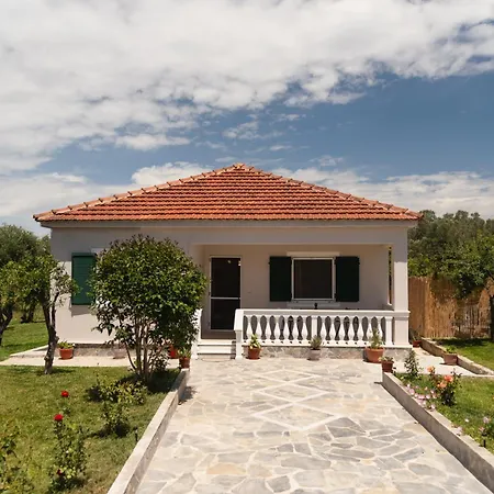 Dimitras بيت للعطل *